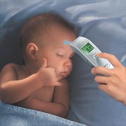 nhiệt kế hồng ngoại đo trán thụy sĩ